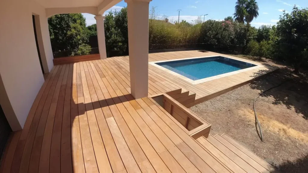 Accueil Pose de terrasse de piscine bois à Nîmes