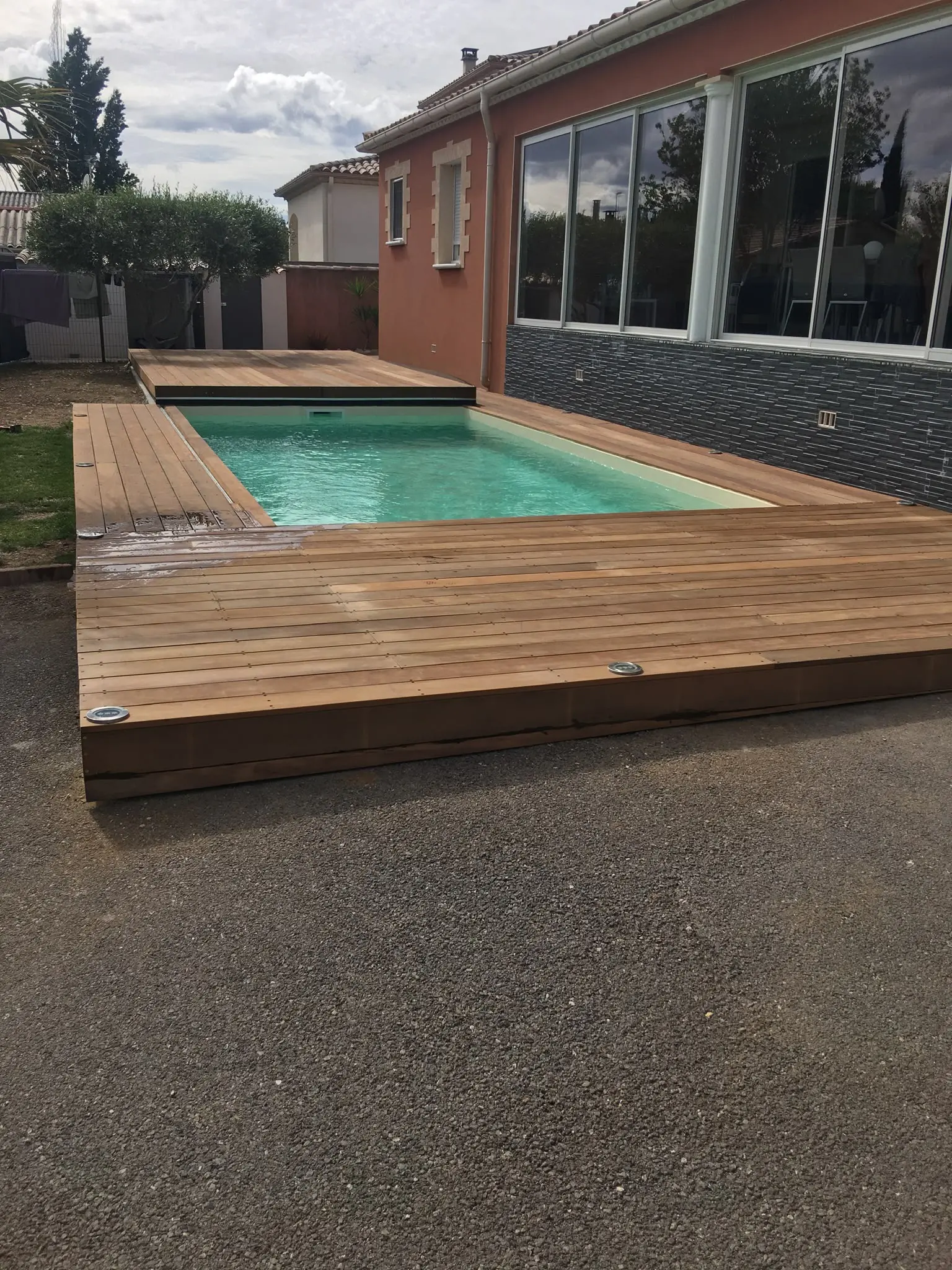 Accueil pose de deck piscine gard
