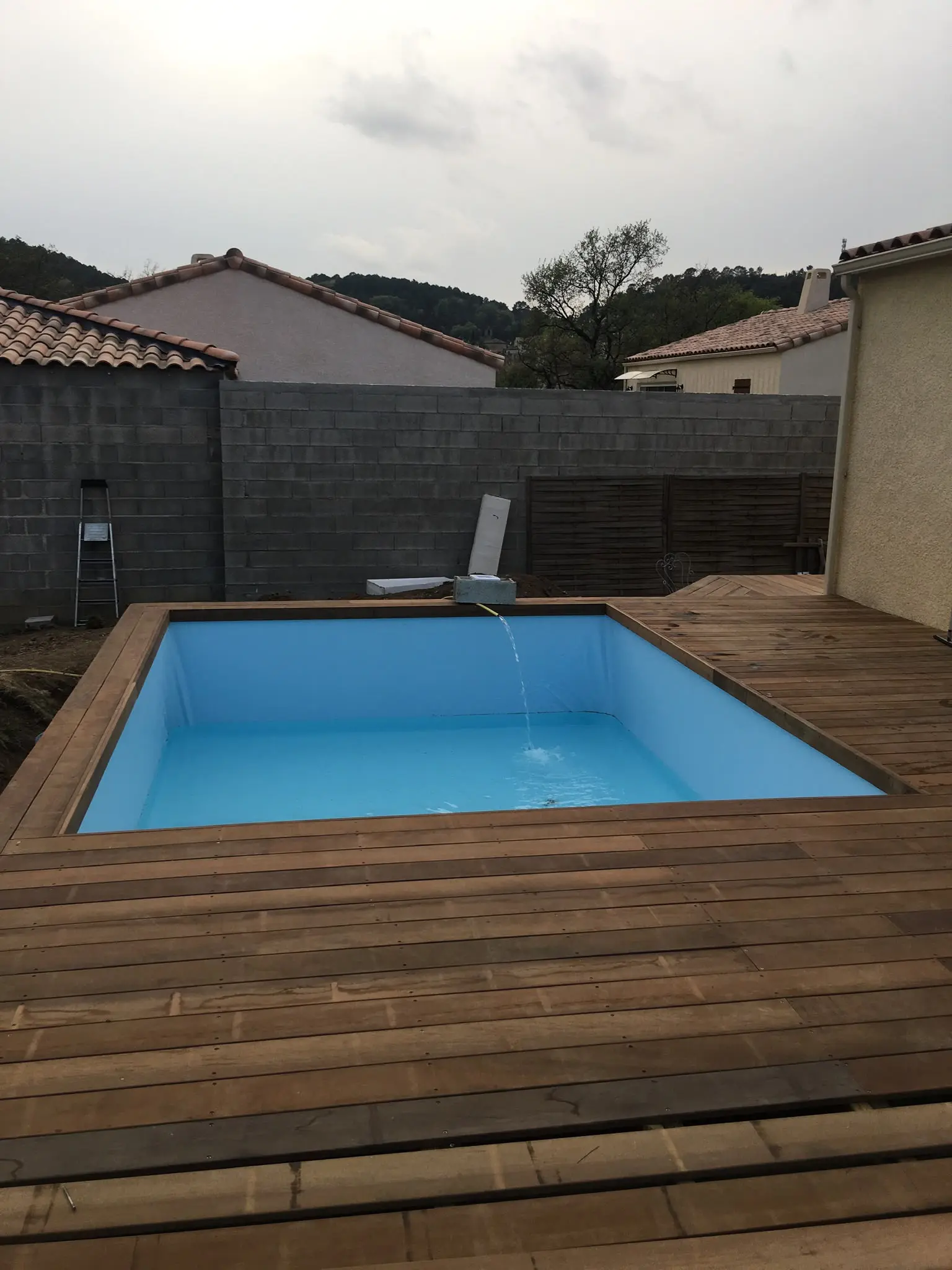 Accueil vente et pose de piscine en bois (12)